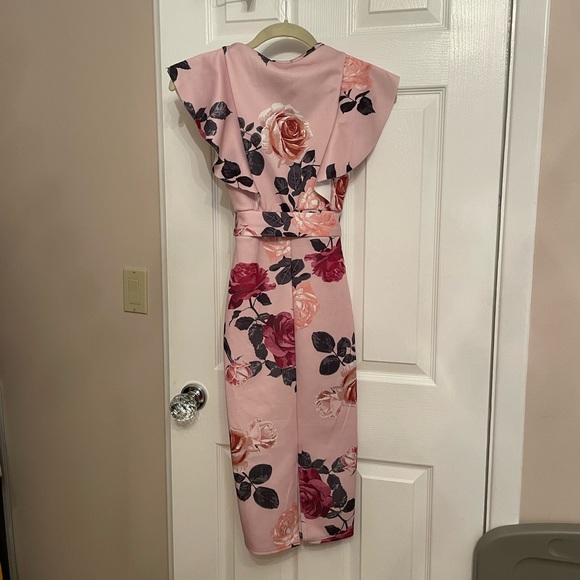 Pretty little thing classic floral dress- brand new with tags, never worn - Picture 6 of 6